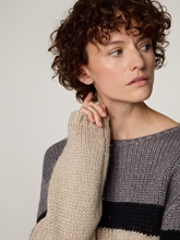 Bild von Strickpullover mit Wolle