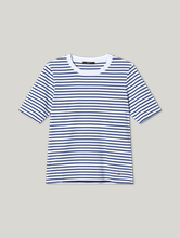 Image sur T-shirt à rayures