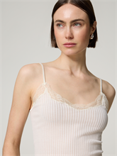 Image sur Top en dentelle