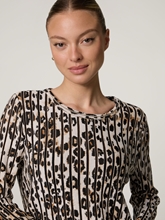 Bild von Langarmshirt mit Leo-Print