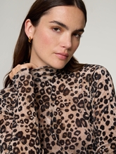 Image sur T-shirt à l'imprimé léopard