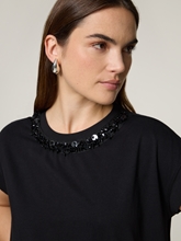 Bild von T-Shirt mit Schmucksteinen