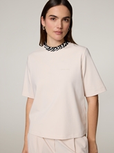 Image sur T-shirt à col contrasté