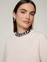 Image sur T-shirt à col contrasté