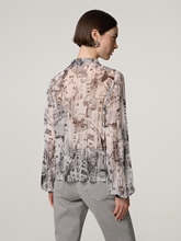 Bild von Bluse mit Rüschen