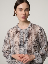 Bild von Bluse mit Rüschen