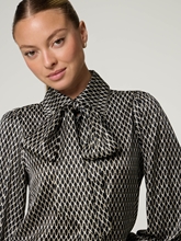 Bild von Schluppenbluse aus Seide KIKKIDEA