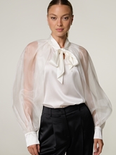 Image sur Blouse à col lavallière en soie