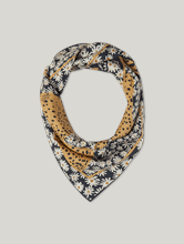 Bild von Nicki Tuch aus Seide