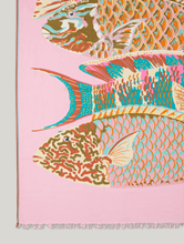 Bild von Tuch mit Fisch-Motiv