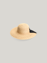 Bild von Cloche aus Stroh