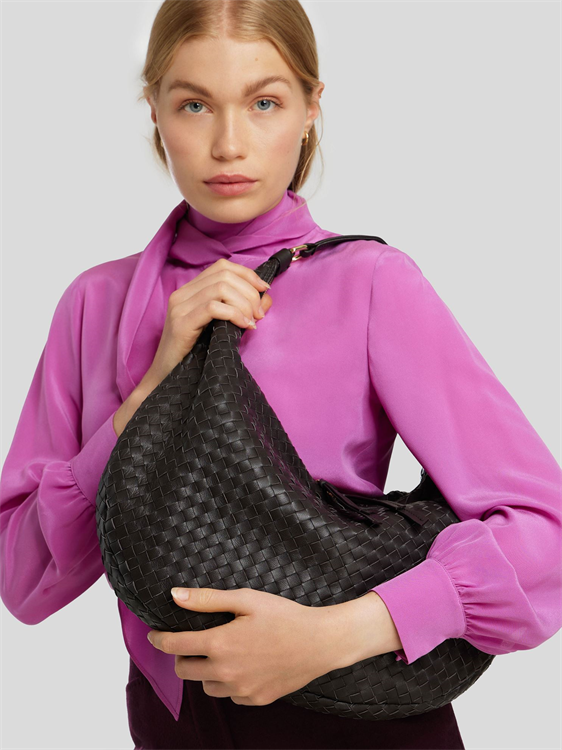 Bild von Geflochtene Henkeltasche