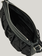 Bild von Schultertasche mit gesmokten Details