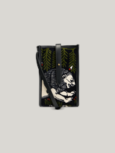 Bild von Handytasche aus Samt LUDWIG