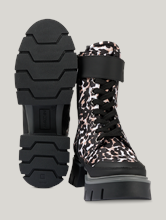 Bild von Schnürstiefel mit Leo-Print