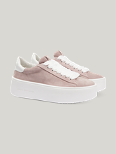 Bild von Sneaker aus Wildleder