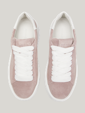 Bild von Sneaker aus Wildleder