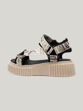 Image sur Sandale semelle compensée imprimé serpent