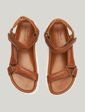 Bild von Sandale mit Plateau