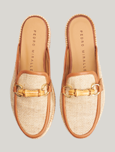 Bild von Mules aus Stroh