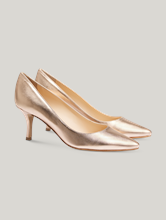 Bild von Pumps im Metallic Look