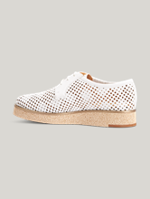 Bild von Halbschuh mit Lockstickerei