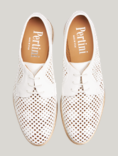 Bild von Halbschuh mit Lockstickerei