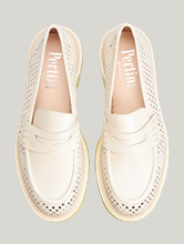 Bild von Loafer mit Lochstickerei