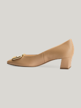 Bild von Pumps mit Schnalle