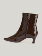 Bild von Stiefeletten aus Lackleder