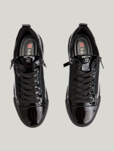 Bild von Sneaker aus Lackleder