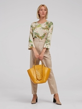 Bild von Paperbag-Hose mit Gürtel und Bundfalten