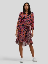 Bild von Chiffonkleid mit Volant-Details