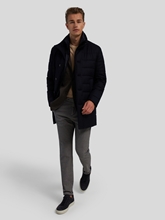 Bild von T-Shirt mit Logo Stickerei