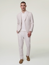 Bild von Chino mit Leinen