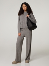 Bild von Sneaker aus Veloursleder